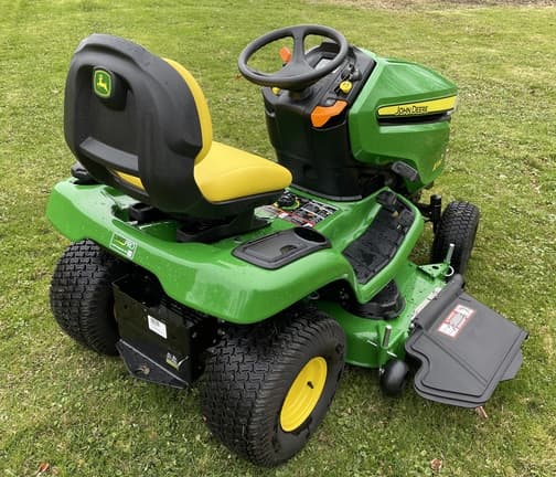 Image of John Deere X330 equipment image 4