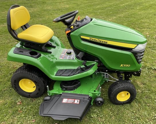 Image of John Deere X330 equipment image 3