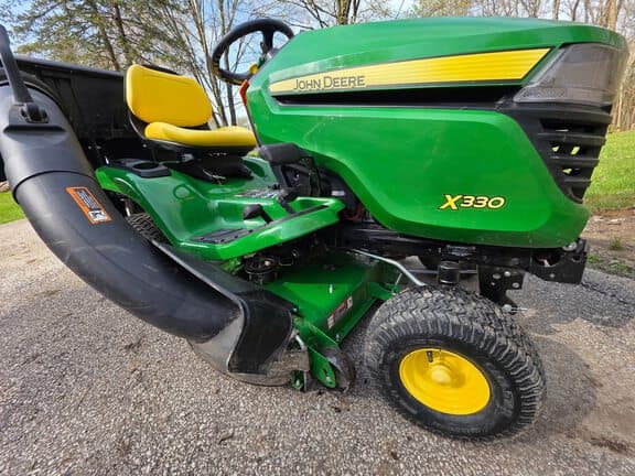 Image of John Deere X330 equipment image 4