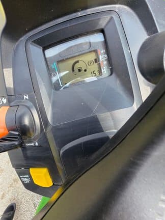 Image of John Deere X330 equipment image 3