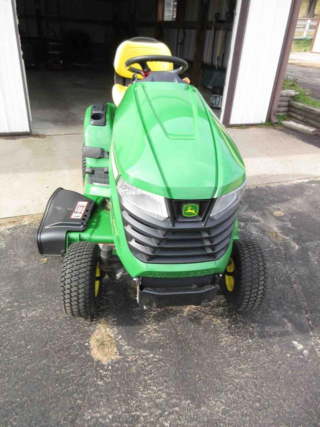 Image of John Deere X330 equipment image 1
