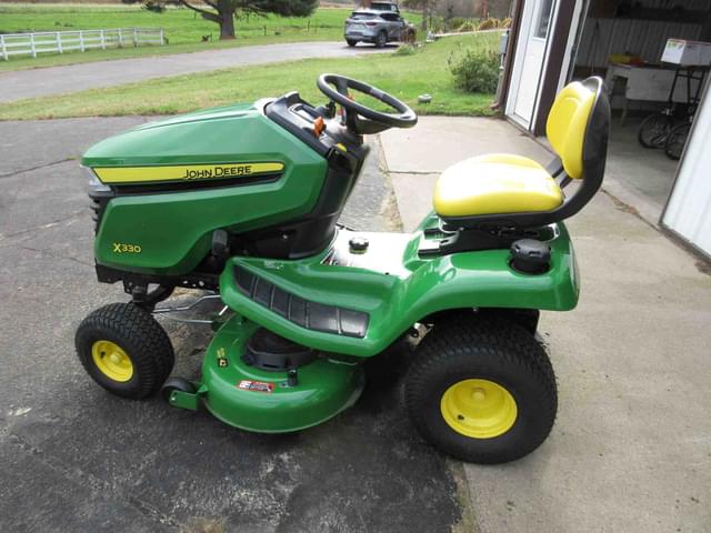 Image of John Deere X330 equipment image 3