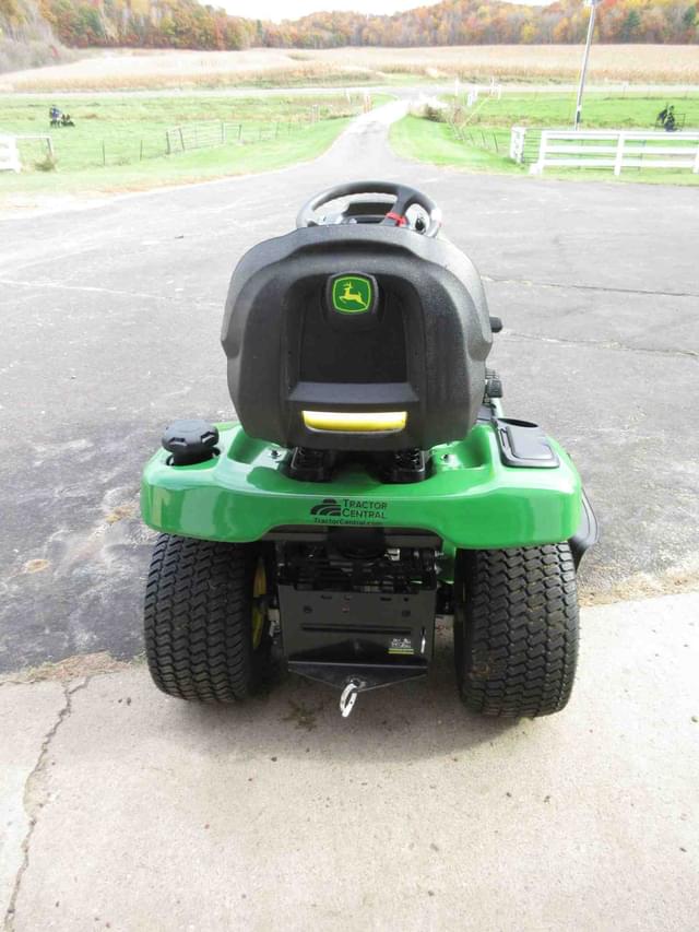 Image of John Deere X330 equipment image 2