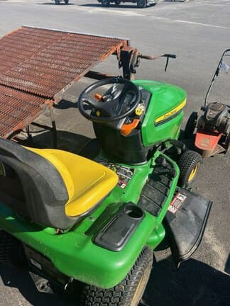 Image of John Deere X350 equipment image 4
