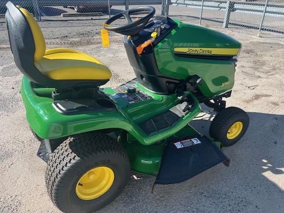 Image of John Deere X350 equipment image 4