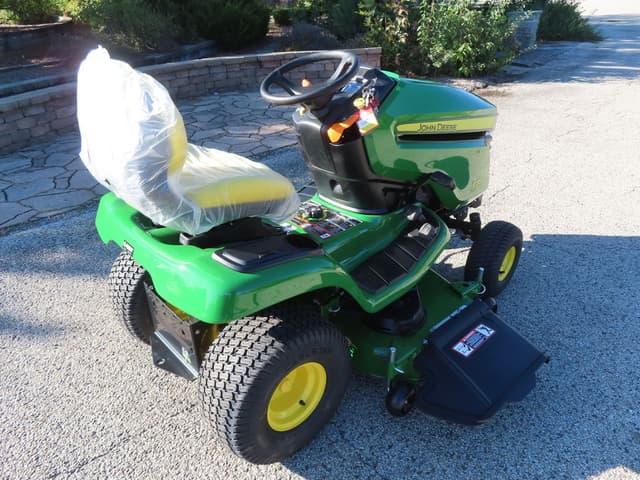 Image of John Deere X350 equipment image 3