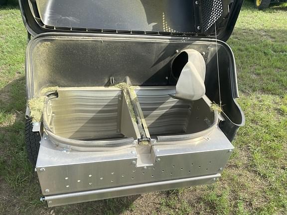 Image of John Deere X354 equipment image 2