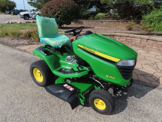 Image of John Deere X354 equipment image 1