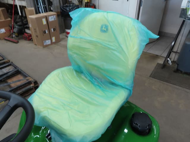 Image of John Deere X354 equipment image 4