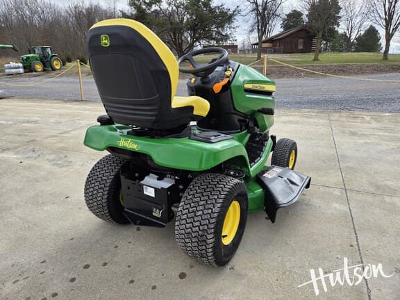 Image of John Deere X370 equipment image 3