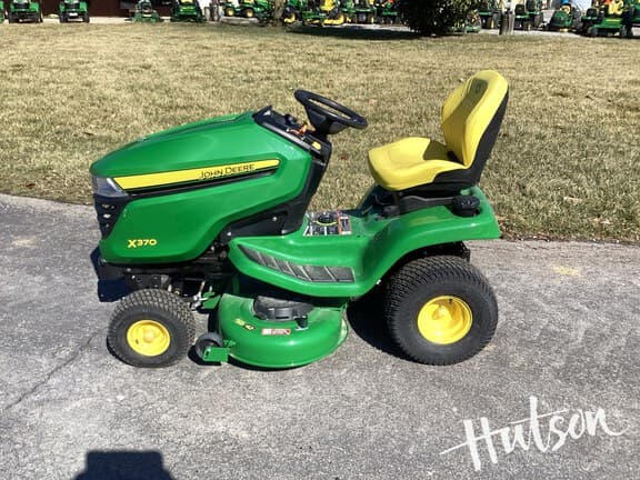 Image of John Deere X370 equipment image 3