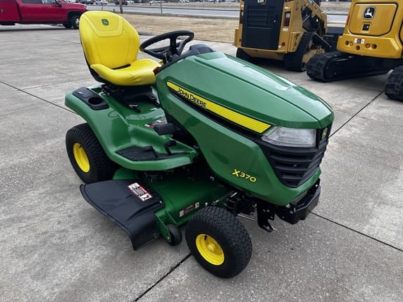 Image of John Deere X370 equipment image 2