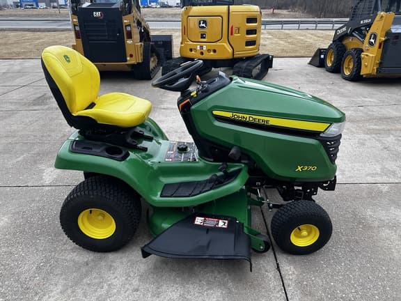 Image of John Deere X370 equipment image 3