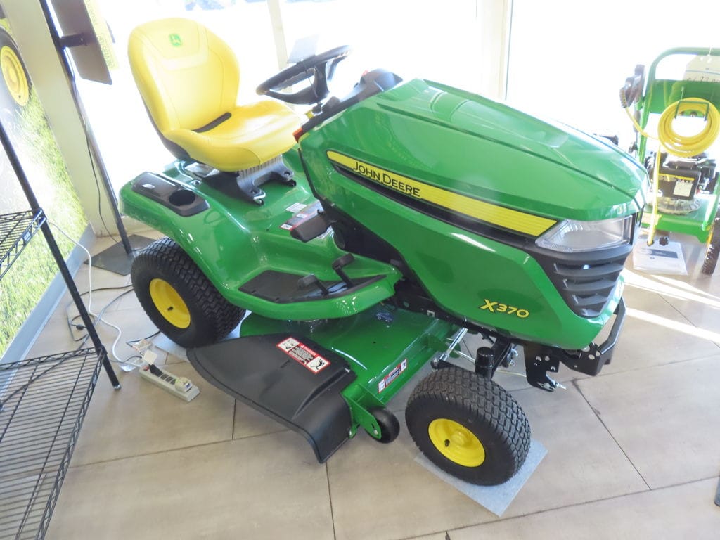 Main image John Deere X370