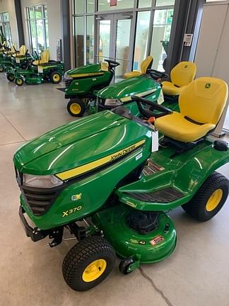 Image of John Deere X370 equipment image 4