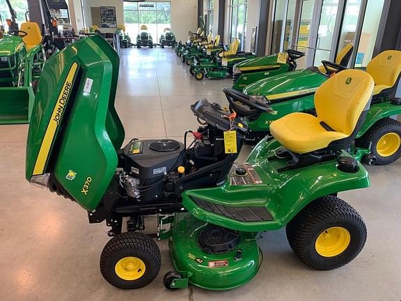 Image of John Deere X370 equipment image 1
