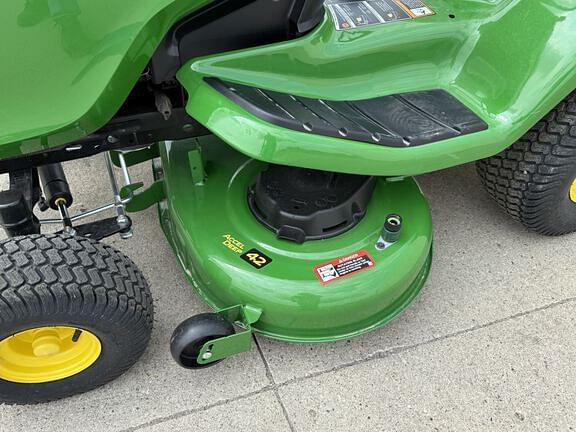 Image of John Deere X370 equipment image 4