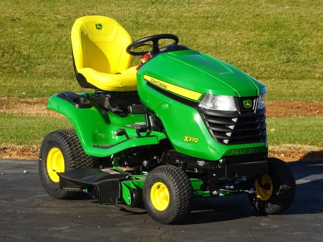Image of John Deere X370 equipment image 1