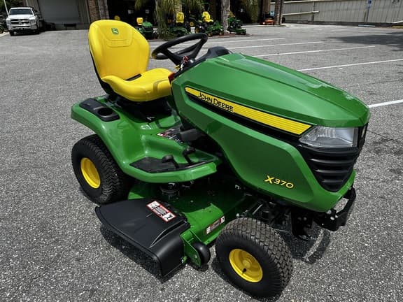 Image of John Deere X370 equipment image 2
