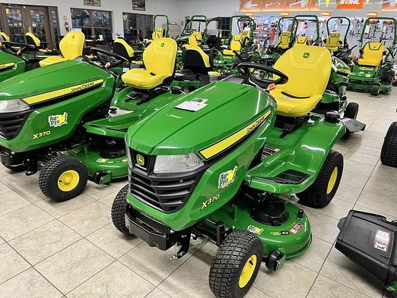 Image of John Deere X370 equipment image 2