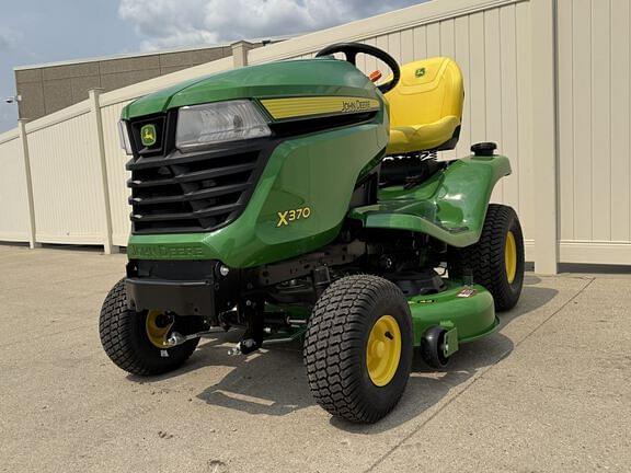 Image of John Deere X370 equipment image 4