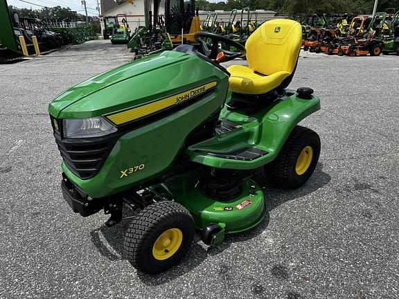 Image of John Deere X370 equipment image 1