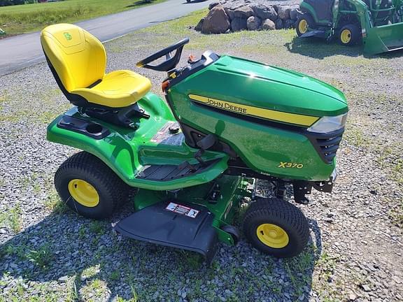 Image of John Deere X370 equipment image 1