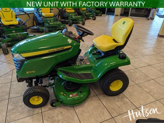 Image of John Deere X370 equipment image 4