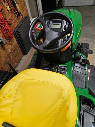 Image of John Deere X370 equipment image 3