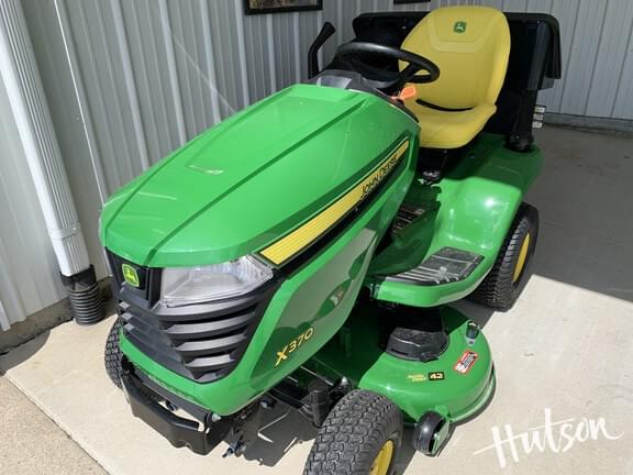 Image of John Deere X370 equipment image 1