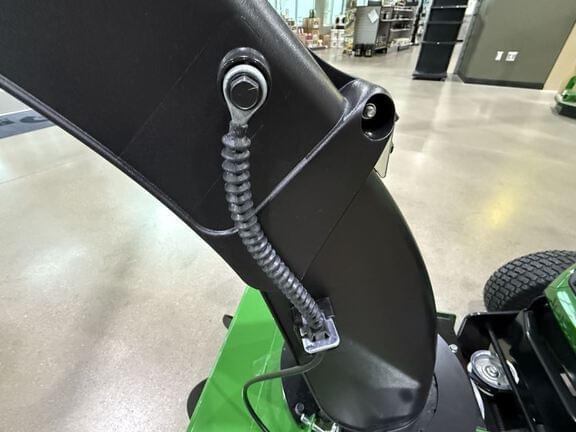 Image of John Deere X370 equipment image 4