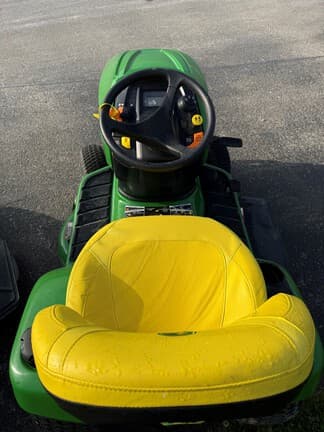 Image of John Deere X370 equipment image 4