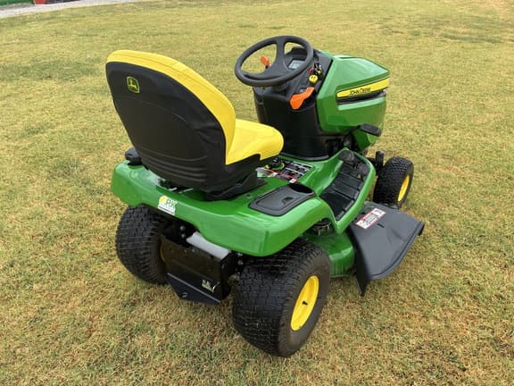 Image of John Deere X370 equipment image 4