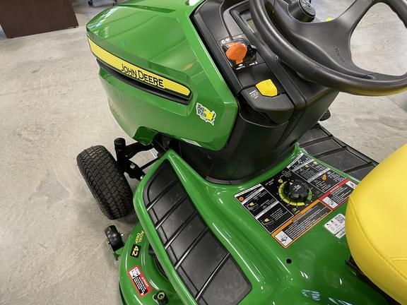 Image of John Deere X370 equipment image 4