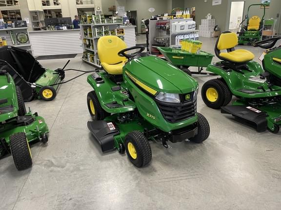 Image of John Deere X370 equipment image 3
