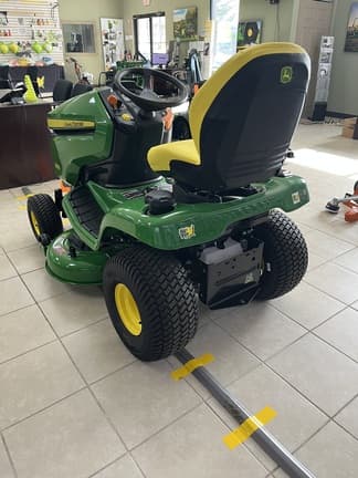 Image of John Deere X370 equipment image 2