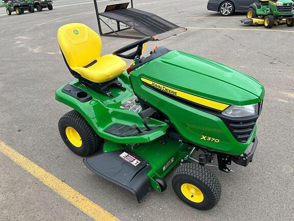 Image of John Deere X370 equipment image 3