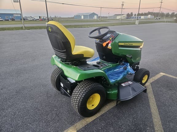 Image of John Deere X370 equipment image 4