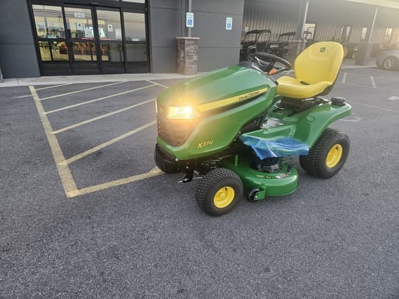 Image of John Deere X370 equipment image 1