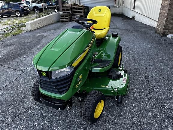 Image of John Deere X380 equipment image 1