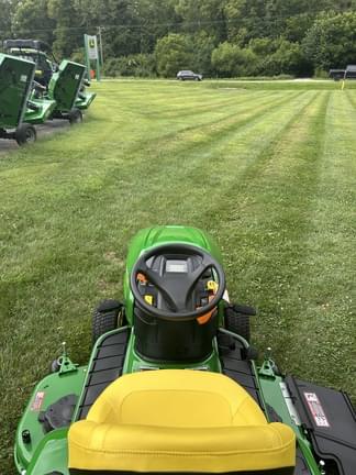 Image of John Deere X380 equipment image 4
