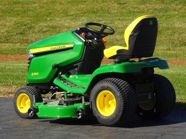 Image of John Deere X380 equipment image 3