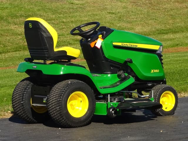 Image of John Deere X380 equipment image 4