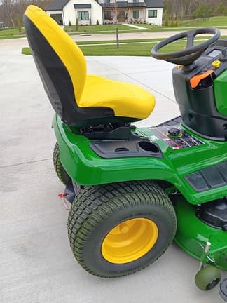 Image of John Deere X380 equipment image 1