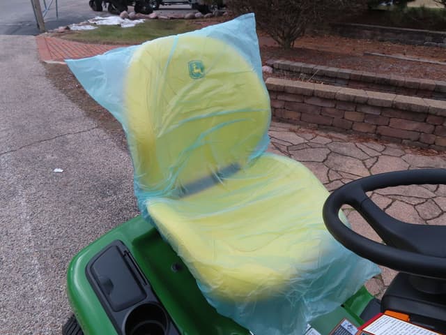 Image of John Deere X380 equipment image 4