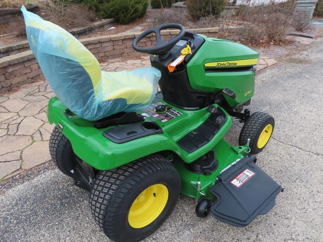 Image of John Deere X380 equipment image 3