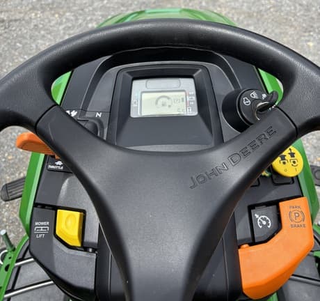Image of John Deere X384 equipment image 1