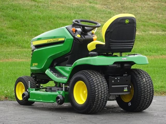 Image of John Deere X390 equipment image 3