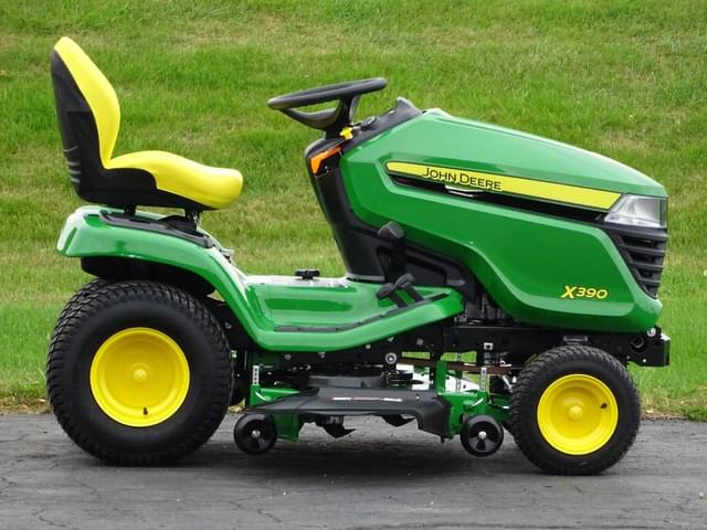 Image of John Deere X390 equipment image 4