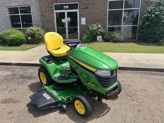 Image of John Deere X390 equipment image 3